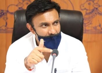 ಚಿಕ್ಕಬಳ್ಳಾಪುರದಲ್ಲಿ ಕೈಗಾರಿಕೀಕರಣ: ಜಿಲ್ಲೆಯ 100 ಎಕರೆಯಲ್ಲಿ ಬರಲಿದೆ ಎಲೆಕ್ಟ್ರಿಕ್‌ ಬೈಕ್‌ ಕಾರ್ಖಾನೆ; ಕೃಷಿ ಉತ್ಪನ್ನ ಕೈಗಾರಿಕೆಗಳಿಗೆ 300 ಎಕರೆ ಭೂಮಿ ಬೇಕು ಎಂದ ಡಾ.ಕೆ.ಸುಧಾಕರ್