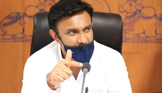 ಚಿಕ್ಕಬಳ್ಳಾಪುರದಲ್ಲಿ ಕೈಗಾರಿಕೀಕರಣ: ಜಿಲ್ಲೆಯ 100 ಎಕರೆಯಲ್ಲಿ ಬರಲಿದೆ ಎಲೆಕ್ಟ್ರಿಕ್‌ ಬೈಕ್‌ ಕಾರ್ಖಾನೆ; ಕೃಷಿ ಉತ್ಪನ್ನ ಕೈಗಾರಿಕೆಗಳಿಗೆ 300 ಎಕರೆ ಭೂಮಿ ಬೇಕು ಎಂದ ಡಾ.ಕೆ.ಸುಧಾಕರ್