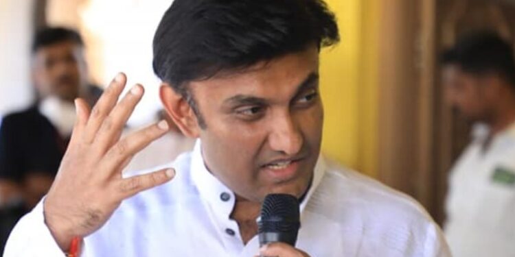REPUBLIC OF CHIKKABALLAPURA: ಪತ್ರಕರ್ತರಿಗೂ ಕಿಮ್ಮತ್ತಿಲ್ಲ, ಅಧಿಕಾರಿಗಳದ್ದೇ ಎಲ್ಲ!!