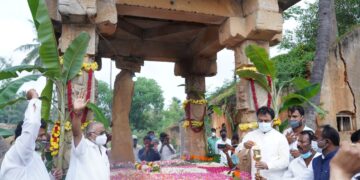 ಕೆಂಪಾಪುರದಲ್ಲಿರುವ ನಾಡಪ್ರಭು ಕೆಂಪೇಗೌಡರ ವೀರ ಸಮಾಧಿಗೆ ಡಿಸಿಎಂ ಪೂಜೆ