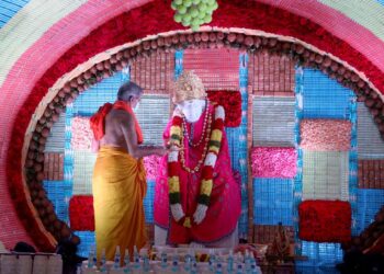 ಶ್ರೀ ಶಿರಡಿ ಸಾಯಿಬಾಬಾ ದೇವಸ್ಥಾನಕ್ಕೆ ಕೋವಿಡ್ ಅಲಂಕಾರ!!