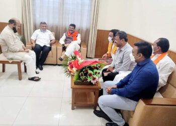 ಬಸವರಾಜ ಬೊಮ್ಮಾಯಿ s/o ಸೋಮಪ್ಪ ರಾಯಪ್ಪ & ಬೊಮ್ಮಾಯಿ c/o ಸರಳತೆ-ಸಜ್ಜನಿಕೆ