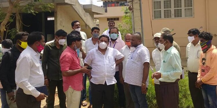 ಮನೆಗಳ ಮೇಲೆ ಹಾದುಹೋಗಿರುವ ಅಪಾಯಕಾರಿ 11 ಕೆವಿ ವಿದ್ಯುತ್ ಲೈನುಗಳ ಸ್ಥಳಾಂತರ