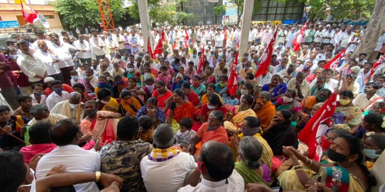 ವಿವಿಧ ಬೇಡಿಕೆಗಳಿಗೆ ಆಗ್ರಹಿಸಿ ಬಾಗೇಪಲ್ಲಿಯಲ್ಲಿ ಪ್ರಜಾ ಸಂಘರ್ಷ ಸಮಿತಿ ಬೃಹತ್‌ ಪ್ರತಿಭಟನೆ
