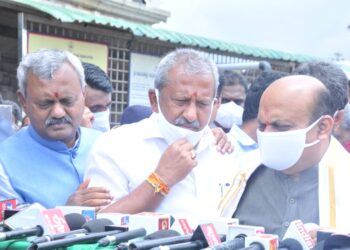 ನನಗೆ ಗೊತ್ತಿಲ್ಲದ್ದು ನಿಮಗೆ ಗೊತ್ತಾಗುತ್ತಾ? ಎಂದು ಪತ್ರಕರ್ತನಿಗೆ ಟಾಂಗ್‌ ಕೊಟ್ಟ ಸಿಎಂ