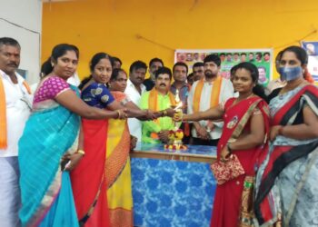 ಗಡಿದಂನಲ್ಲಿ ಸ್ವಯಂ ಪ್ರೇರಿತ ರಕ್ತದಾನ ಶಿಬಿರ