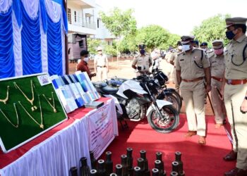 ಚಿಕ್ಕಬಳ್ಳಾಪುರ ಪೊಲೀಸ್: ಕಳುವು ಮಾಲು ಮಾಲೀಕರಿಗೆ ವಾಪಸ್