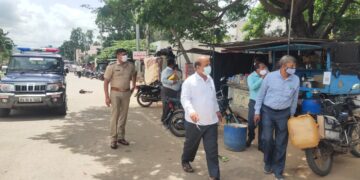 ಮಾಸ್ಕ್, ದೈಹಿಕ ಅಂತರ ಮರೆತ ಜನ; ಗುಡಿಬಂಡೆಯಲ್ಲಿ ಮತ್ತೆ ರಸ್ತೆಗಿಳಿದ ಅಧಿಕಾರಿಗಳು