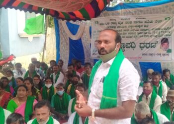 ರಿಯಲ್ ಎಸ್ಟೇಟ್ ಕುಳಗಳ ಜತೆ ಬಾಗೇಪಲ್ಲಿ ಅಧಿಕಾರಿಗಳು ಶಾಮೀಲು; ರೈತರಿಗೆ ವಂಚನೆ ಆರೋಪ ಮಾಡಿದ ಹೋರಾಟಗಾರರು