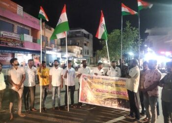 ಅರ್ಧರಾತ್ರಿಯಲ್ಲಿ ಬಂದ ಆಜಾದಿ; ಗುಡಿಬಂಡೆಯಲ್ಲಿ ರಾತ್ರಿ ಪಂಜಿನ ಮೆರವಣಿಗೆ