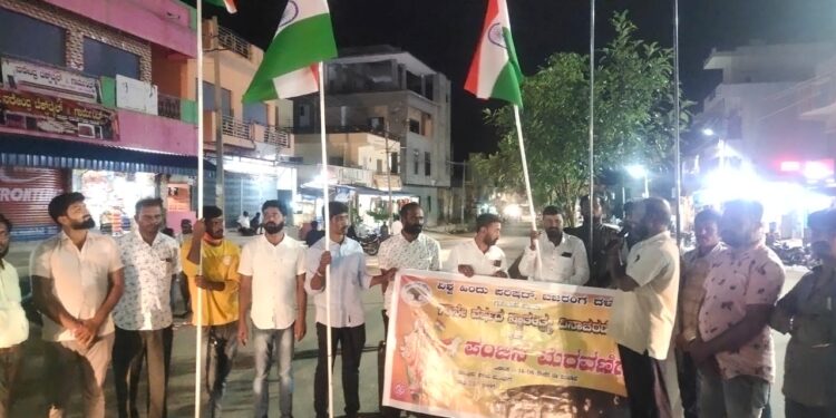 ಅರ್ಧರಾತ್ರಿಯಲ್ಲಿ ಬಂದ ಆಜಾದಿ; ಗುಡಿಬಂಡೆಯಲ್ಲಿ ರಾತ್ರಿ ಪಂಜಿನ ಮೆರವಣಿಗೆ