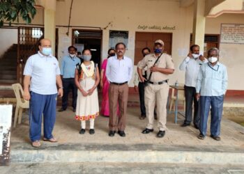 ಪಿಯು ಪರೀಕ್ಷೆ: ಒಬ್ಬ ವಿದ್ಯಾರ್ಥಿನಿಗಾಗಿ ಕರ್ತವ್ಯ ನಿರ್ವಹಿಸಿದ 10 ಸಿಬ್ಬಂದಿ!
