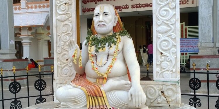 ಶ್ರೀ ಗುರು ರಾಘವೇಂದ್ರರ ಜತೆ ಆಂಗ್ಲ ಅಧಿಕಾರಿಯ ಭಕ್ತಿಯ ನಂಟು