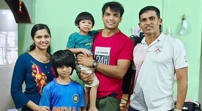 ಗುರುಮನೆಗೆ ಬಂದು ಟೀಕಾಕಾರರ ಬಾಯಿ ಮುಚ್ಚಿಸಿದ ನೀರಜ್ ಚೋಪ್ರ