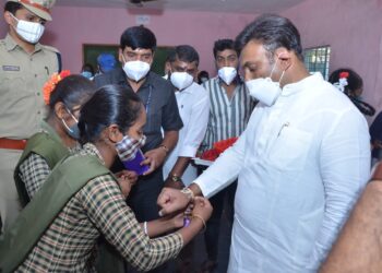ಚಿಕ್ಕಬಳ್ಳಾಪುರದಲ್ಲಿ ಮೊದಲ ದಿನ ಶಾಲೆ ಸುಖಾಂತ್ಯ; ಎಲ್ಲೂ ಸಮಸ್ಯೆ ಇಲ್ಲ