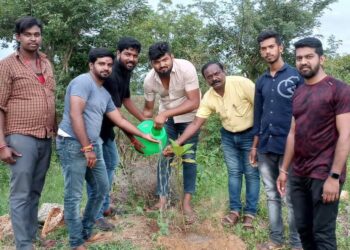 ಹುಟ್ಟುಹಬ್ಬಕ್ಕೆ ಗಿಡ ನೆಟ್ಟು ಹರಸಿದ ಗೆಳೆಯರು