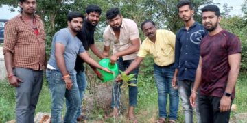 ಹುಟ್ಟುಹಬ್ಬಕ್ಕೆ ಗಿಡ ನೆಟ್ಟು ಹರಸಿದ ಗೆಳೆಯರು