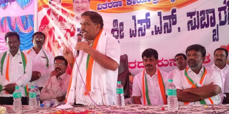 ಬಡತನದಲ್ಲಿ ಹುಟ್ಟಿ ಬೆಳದ ಬದುಕಿನ ಕಥೆ ಹೇಳಿದ ಶಾಸಕ ಎಸ್.ಎನ್.ಸುಬ್ಬಾರೆಡ್ಡಿ