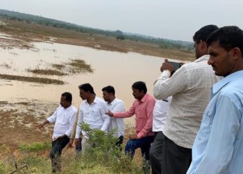 ತುಂಡಾದ ಕೆರೆಕಟ್ಟೆಗಳಲ್ಲಿ ಹರಿದ ರೈತರ ಕಣ್ಣೀರು!