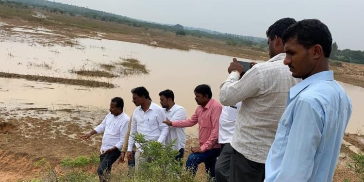 ತುಂಡಾದ ಕೆರೆಕಟ್ಟೆಗಳಲ್ಲಿ ಹರಿದ ರೈತರ ಕಣ್ಣೀರು!