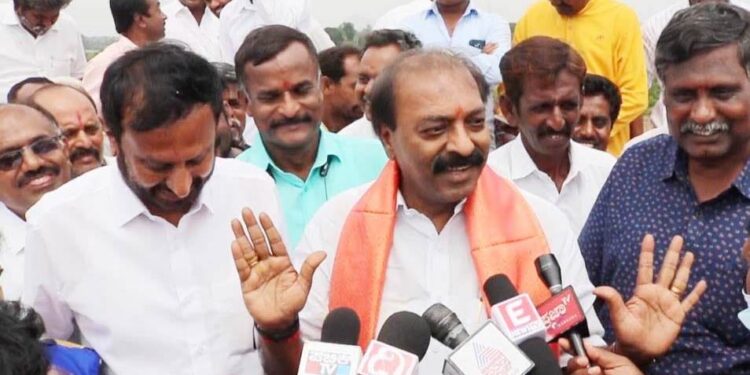 ಬಾಗೇಪಲ್ಲಿ ಕ್ಷೇತ್ರದ ಒಳಚರಂಡಿ ಅಭಿವೃದ್ಧಿಗೆ ಕೊಟ್ಟ 18 ಕೋಟಿ ರೂ. ಯಾರ ಜೇಬು ಸೇರಿತು?