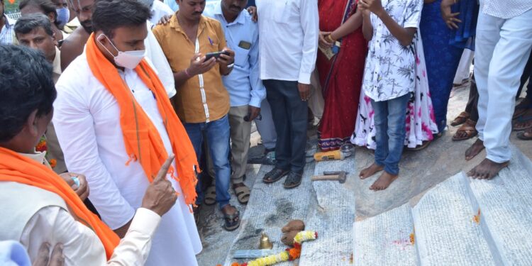 ವರ್ಲಕೊಂಡ ಬೆಟ್ಟಕ್ಕೆ ಮೆಟ್ಟಿಲು; ಕಾಮಗಾರಿಗೆ ಚಾಲನೆ ನೀಡಿದ ಸಚಿವ ಡಾ.ಸುಧಾಕರ್‌