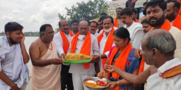ಗುಡಿಬಂಡೆ ಅಮಾನಿ ಭೈರಸಾಗರಕ್ಕೆ ಬಾಗೀನ ಅರ್ಪಣೆ