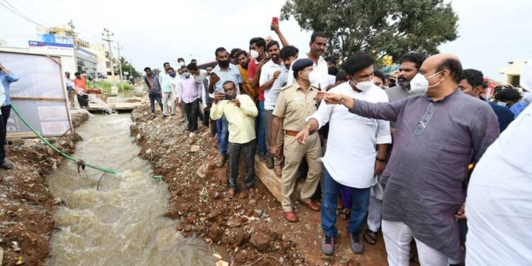45 ದಿನ ಮಳೆಗೆ ತತ್ತರಿಸಿದ್ದ ಚಿಕ್ಕಬಳ್ಳಾಪುರಕ್ಕೆ ಜಸ್ಟ್‌ 20 ನಿಮಿಷ ಭೇಟಿ ಕೊಟ್ಟ ಮುಖ್ಯಮಂತ್ರಿ!