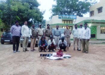 ಚಿಕ್ಕಬಳ್ಳಾಪುರ: ಮೀಸಲು ಅರಣ್ಯದಲ್ಲಿ ಜಿಂಕೆ ಮಾಂಸ ಕತ್ತರಿಸುತ್ತಿದ್ದ ಖದೀಮರ ಅರೆಸ್ಟ್