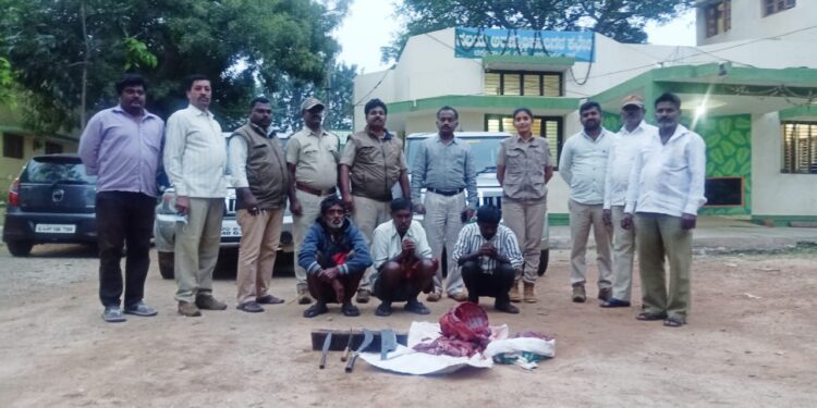 ಚಿಕ್ಕಬಳ್ಳಾಪುರ: ಮೀಸಲು ಅರಣ್ಯದಲ್ಲಿ ಜಿಂಕೆ ಮಾಂಸ ಕತ್ತರಿಸುತ್ತಿದ್ದ ಖದೀಮರ ಅರೆಸ್ಟ್