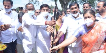 ಮನೆಗಳಿಗೆ ಕೆರೆ ನೀರು!