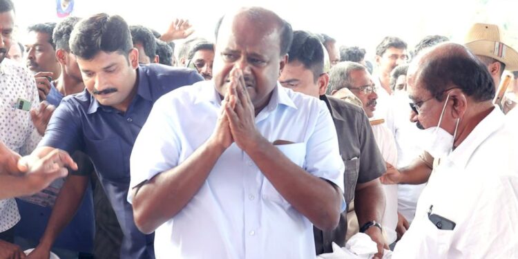 ಸಚಿವ ಡಾ.ಕೆ.ಸುಧಾಕರ್‌ ಆಕಾಶದಲ್ಲಿದ್ದಾರೆ!