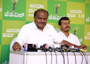 ಸ್ಕೂಟರ್ ಪೆಟ್ರೋಲ್’ಗೆ ಕಾಸಿಲ್ಲದಿದ್ದವರೂ ಈಗ ಹೇಗಿದ್ದಾರೆ ಎನ್ನುವುದು ಗೊತ್ತಿದೆ!