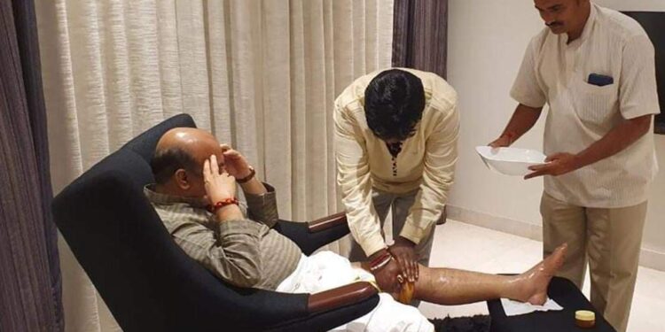 ಸಿಎಂ ಮಂಡಿ ನೋವಿಗೆ ನಾಟಿ ವೈದ್ಯರಿಂದ ಚಿಕಿತ್ಸೆ