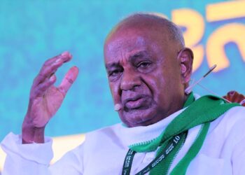 ಪ್ರಧಾನಿಯನ್ನು ಭೇಟಿಯಾಗೋಕೆ ಸಿದ್ದರಾಮಯ್ಯನ ಪರ್ಮಿಷನ್‌ ಬೇಕಾ? ನಾನ್‌ಸೆನ್ಸ್‌ ಎಂದ ದೇವೇಗೌಡರು