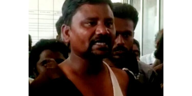 ಮಂಡಿ ಗೂಂಡಾಗಳ ಜತೆ ರಾಜಿ; ರೈತನಿಗೆ ಲಕ್ಷ-ಲಕ್ಷ ರೇಟ್‌ ಫಿಕ್ಸ್ ಮಾಡಿಸಿದ್ದ ರಾಜಕಾರಣಿ ಸಂಬಂಧಿ!!