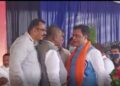 ಸಿಎಂ ಎದುರೇ ಫೈಟ್! ಮುಖ್ಯಮಂತ್ರಿಗೆ ಕಪ್ಪುಬಟ್ಟೆ ಪ್ರದರ್ಶನ