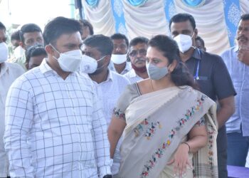 ಸುಂದರ ಚಿಕ್ಕಬಳ್ಳಾಪುರ ನಿರ್ಮಾಣಕ್ಕೆ ಗುದ್ದಲಿಪೂಜೆ ಭರಾಟೆ