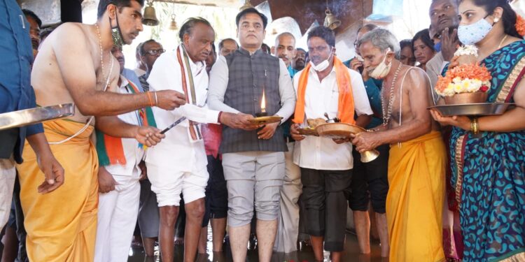 ಮುದಗಾನುಕುಂಟೆಯಲ್ಲಿ ಗಂಗಾ ಪೂಜೆ ಸಲ್ಲಿಸಿದ ಡಾ.ಸಿ ಎನ್ ಅಶ್ವತ್ಥ ನಾರಾಯಣ