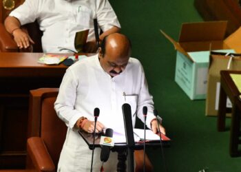 ಸಾಲ ಮಾಡಲು ಬಜೆಟ್‌ ಗಾತ್ರ ಹೆಚ್ಚಿಸಿಕೊಂಡ ಸಿಎಂ