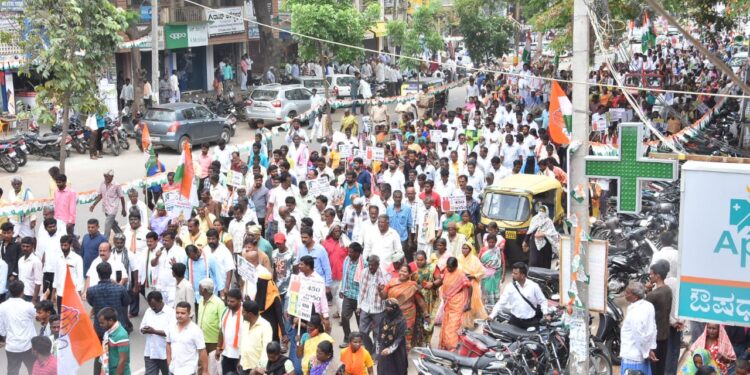 ಸಚಿವರಿಗೆ ಝೀರೋ ಟ್ರಾಫಿಕ್‌ ಸೇವೆ! ಸಿಡಿದೆದ್ದ ಕಾಂಗ್ರೆಸ್‌