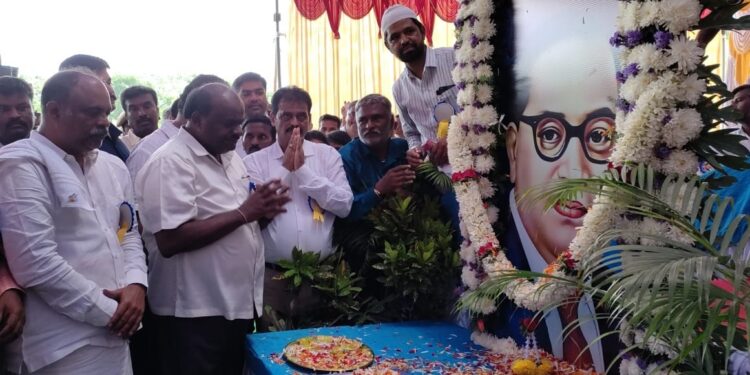ನಾನು ಮಣ್ಣಿಗೆ ಹೋಗುವುದರೊಳಗೆ ಜೆಡಿಎಸ್‌ನಿಂದ ದಲಿತ ಸಿಎಂ ಮಾಡುವೆ: HDK