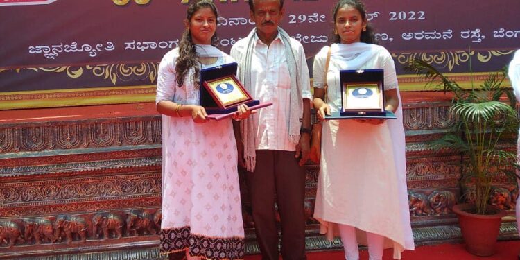 ಕಷ್ಟಗಳನ್ನೇ ಮೆಟ್ಟಿಲು ಮಾಡಿಕೊಂಡ ಅಕ್ಕ-ತಂಗಿ