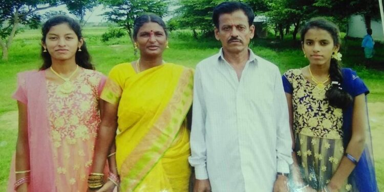 ಕಷ್ಟಗಳನ್ನೇ ಮೆಟ್ಟಿಲು ಮಾಡಿಕೊಂಡ ಅಕ್ಕ-ತಂಗಿ