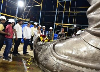 ವಿಮಾನ ನಿಲ್ದಾಣದಲ್ಲಿ ಶೀಘ್ರವೇ ನಾಡಪ್ರಭು ಕೆಂಪೇಗೌಡರ ಕಂಚಿನ ಪ್ರತಿಮೆ ಅನಾವರಣ