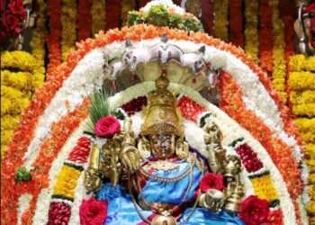 ಚಾಮುಂಡಿಬೆಟ್ಟದಲ್ಲಿ 2ನೇ ಆಷಾಢ ಶುಕ್ರವಾರದ ಸಂಭ್ರಮ