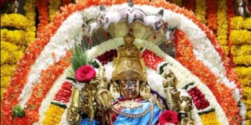 ಚಾಮುಂಡಿಬೆಟ್ಟದಲ್ಲಿ 2ನೇ ಆಷಾಢ ಶುಕ್ರವಾರದ ಸಂಭ್ರಮ
