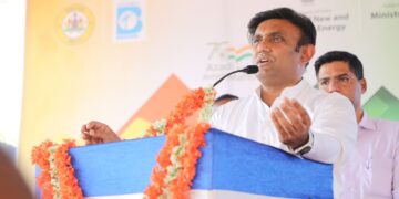 ಸಚಿವ ಡಾ.ಕೆ.ಸುಧಾಕರ್ ಸಭೆಯಲ್ಲಿ ಚಾಕು ಹೊಂದಿದ್ದ ಯುವಕ ಪ್ರತ್ಯಕ್ಷ!