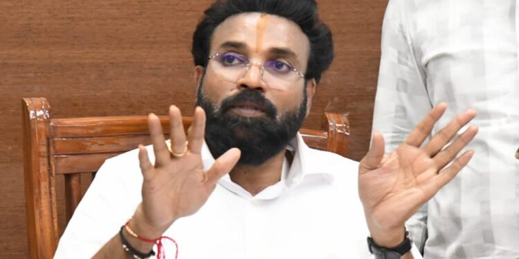 ಹಬ್ಬದ ಸುಲಿಗೆ: ಖಾಸಗಿ ಬಸ್ ಮಾಲೀಕರಿಗೆ ಎಚ್ಚರಿಕೆ ಕೊಟ್ಟ ಸರಕಾರ
