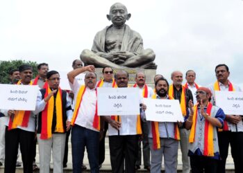 ಹಿಂದಿ ದಿವಸ: ಕಪ್ಪುಪಟ್ಟಿ ಧರಿಸಿ ಪ್ರತಿಭಟಿಸಿದ ಜೆಡಿಎಸ್‌ ಶಾಸಕರು